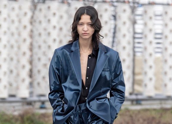 A EXTRAVAGANCIA CHIC DA AZZARO Capa