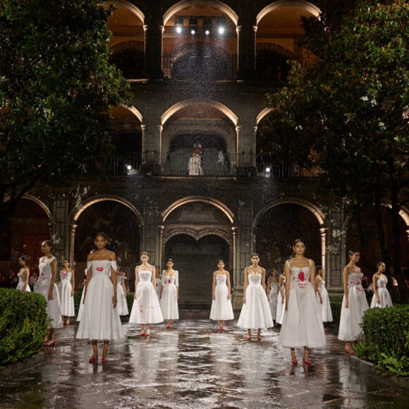 IL20230522130121-FINALE-DIOR-CRUISE-2024-@COLEGIO-DE-SAN-ILDEFONSO-1920x1080