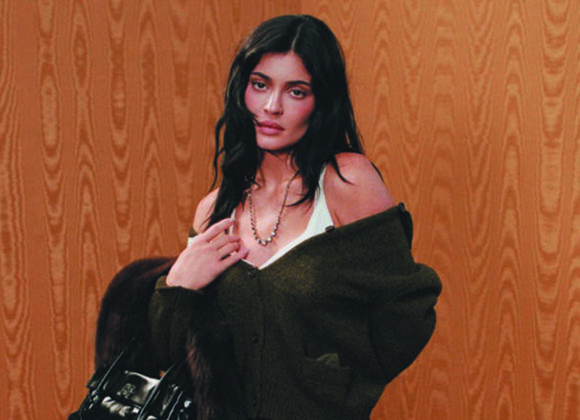 Kylie Jenner é o novo rosto da Miu Miu em campanha de outono 2025 ao lado de Lou Doillon e Rila Fukushima AA1IWZiS