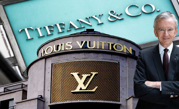 LVMH em Transição: Como o Maior Império do Luxo Enfrenta um Novo Cenário Global Louis-Vuiton-to-buy-Tiffany-696x356