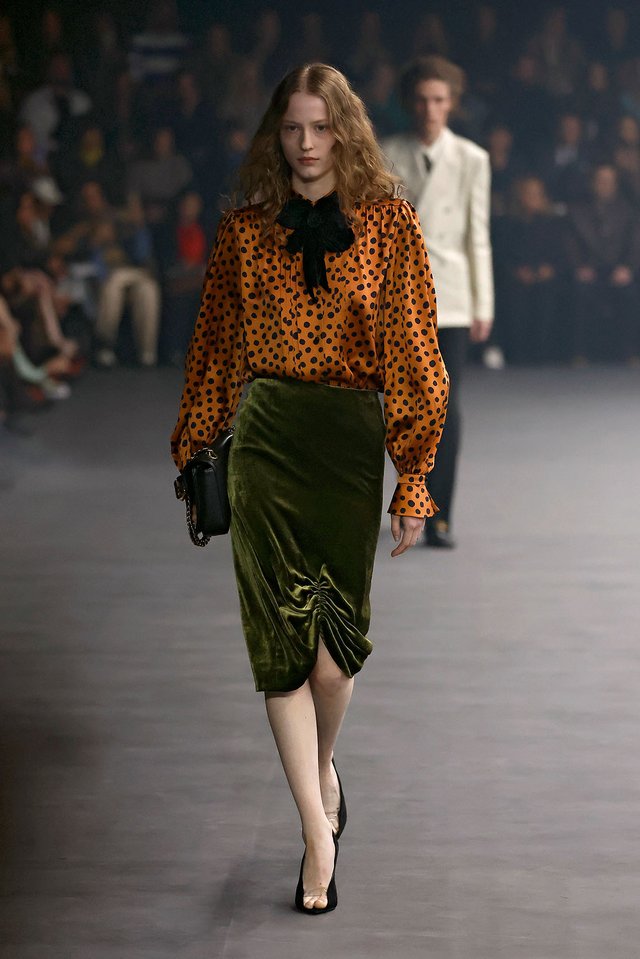 Valentino Sob a Direção de Alessandro Michele: Romance, Maximalismo e Nova Era Criativa Valentino_SS26_Womenswear_076(1)